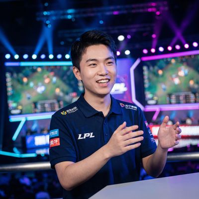 足交电竞解说张毅